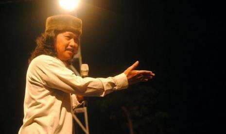 Ditawari Masuk Muhammadiyah, Cak Nun: Saya Sudah Punya Kartu Anggota Pemuda Muhammadiyah