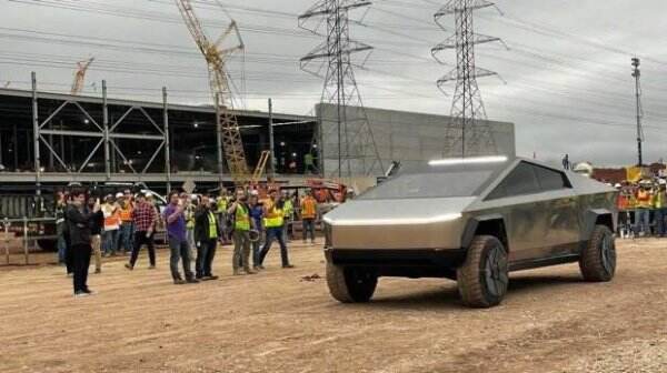 Tesla Stop Pemesanan Cybertruck kecuali dari Amerika