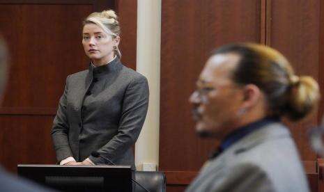 Pengacara Johnny Depp Cecar Amber Heard Soal Narkoba, Hadiah Pisau, dan Pesan Cinta