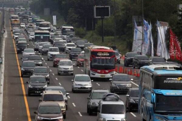 Cara Mengemudi Mobil Manual di Jalan Macet yang Bikin Santai