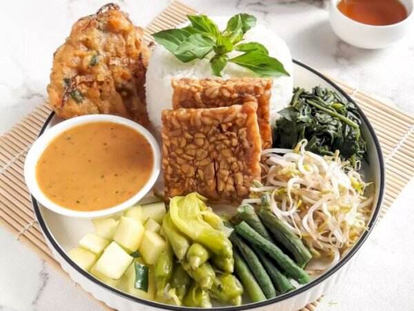 Cara Membuat Nasi Pecel Khas Madiun yang Enak, Gampang Banget!