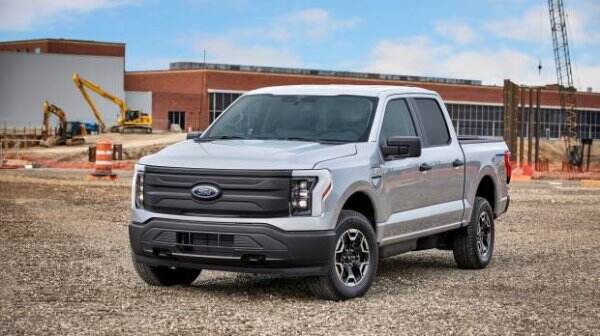 Tesla Cybertruck Tak Kunjung Dikirim, Pria Ini Beralih ke Ford F-150 Lightning