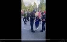 Final Liga Champion Sempat Kacau, Seorang Bocah Menjerit Terkena Gas Air Mata Polisi