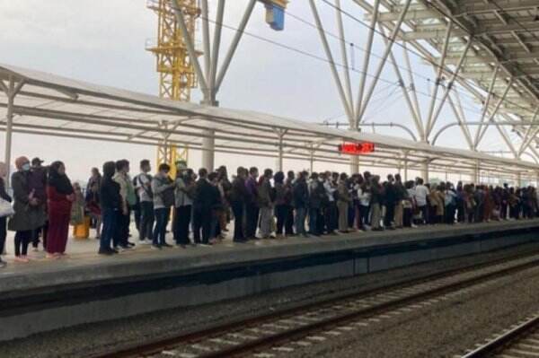 KCI Antisipasi Kepadatan Jam Sibuk Pengguna KRL Hari Ini, Imbas Perubahan Rute