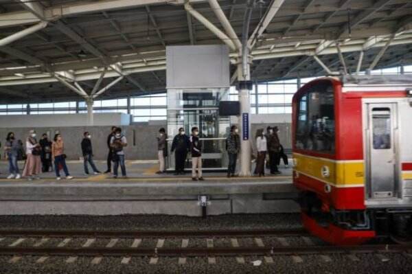 Awal Pekan, Switch Over Rute KRL di Manggarai Mulai Efektif dan Dipadati Penumpang