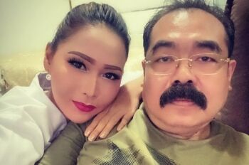 Inul Daratista Kritik Kostum Adam Suseno di Perayaan Ulang Tahun Pernikahan