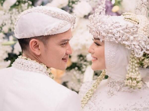 Haru Citra Kirana Kenang Momen Menikah dengan Rezky Aditya: Insya Allah Selamanya Ya Yang
