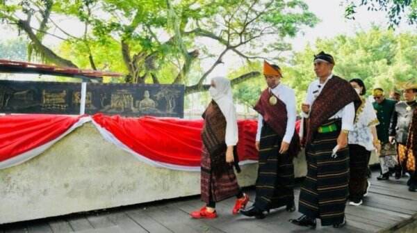 Jokowi & Ibu Iriana Kunjungi Rumah Pengasingan Bung Karno Di Ende