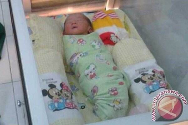 Gempar Keterlaluan Ibu yang Tega Buang Anaknya, Warga Kampung Melayu Temukan Bayi di Tepi Kali Ciliwung