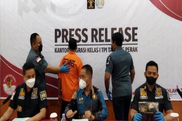 Terlihat di Perusahaan, WNA Asal India Dideportasi