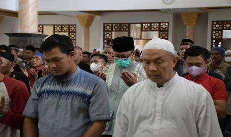 Ribuan Warga Sukabumi Ikuti Shalat Ghaib untuk Eril Putra Gubernur Jabar