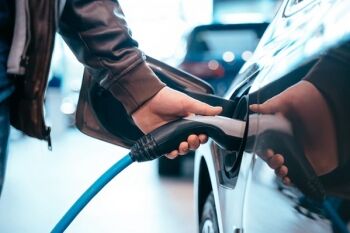 Intip Sederet Perbedaan Wuling EV Indonesia dan Hongguang di China, Jarak Tempuh Capai 300 Km