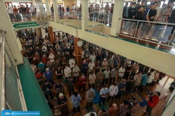 Gelar Salat Gaib, Ribuan Siswa-Guru Doakan Kepergian Emmeril Kahn Mumtadz