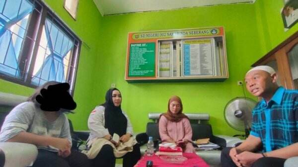 Miris! Siswi SD Diusir karena Tak Punya Hp dan Seragam Sekolah