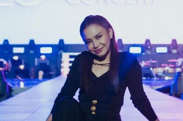 Rossa Bergaya Gothic Bikin Pangling, Netizen Gagal Fokus