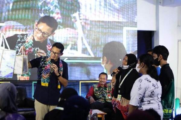Menparekraf Temukan Produk Kriya Hasil Olahan Limbah di Kalsel