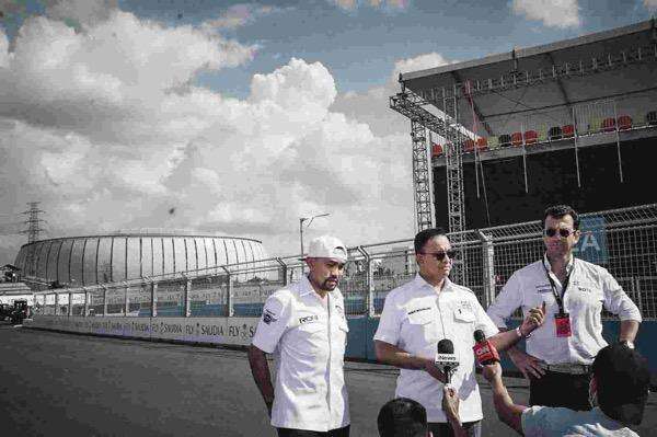 Jajal Formula E Naik Safety Car, Anies: Pengalaman yang Luar Biasa!