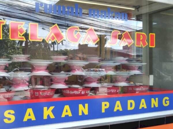 Ternyata Ini Alasan Nasi Padang Lebih Banyak Kalau Dibungkus Ketimbang Makan di Tempat!