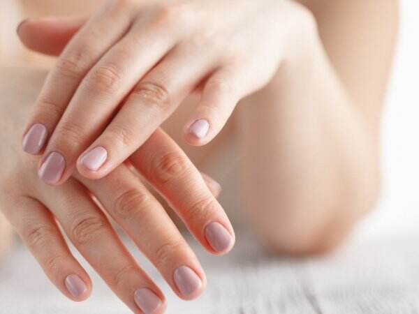 Kulit Tangan Mudah Kering? Coba Tips Berikut beserta Produk Rekomendasinya!