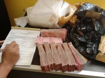 Geger Petugas Temukan Uang Rp150 Juta dalam Jeriken Beras Milik Calon Haji