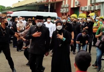 Berangkat ke Bandung, Ridwan Kamil Temani Jenazah Eril di Ambulans
