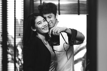 Hamil Anak Pertama, Alika Islamadina Pamer Baby Bump Bareng Suami