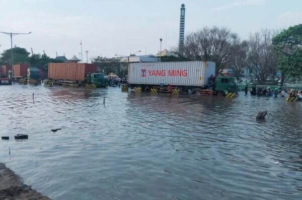Pelabuhan Tanjung Emas Kembali Diterjang Rob, Segini Tingginya