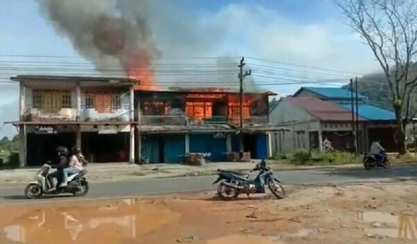 Deretan Ruko Kafe Remang-Remang di Mempawah Terbakar