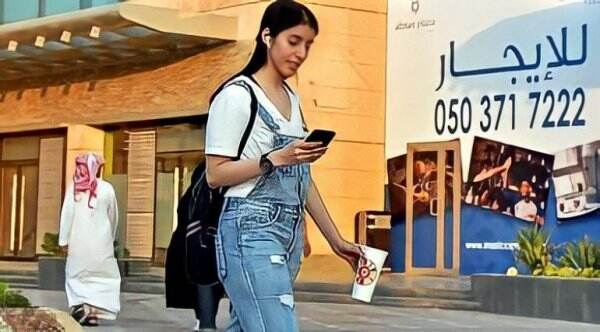 Arab Saudi Kini Makin Moderat Ceweknya Tak Berjilbab, Demam Rambut Pendek