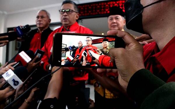 Hasto Sindir Anies Undang Tukang Bakso, Aktivis 98: Intelektual Rendah
