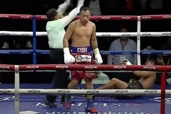 Menang TKO, Pukulan Daud Yordan Ini Buat Petinju Thailand Panya Uthok Tersungkur