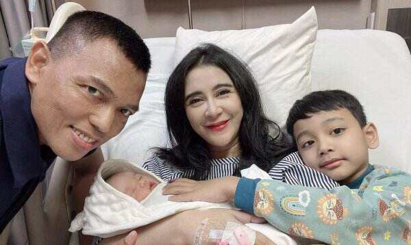 Kapolres Gowa Ambil Cuti Demi Dampingi Uut Permatasari Melahirkan