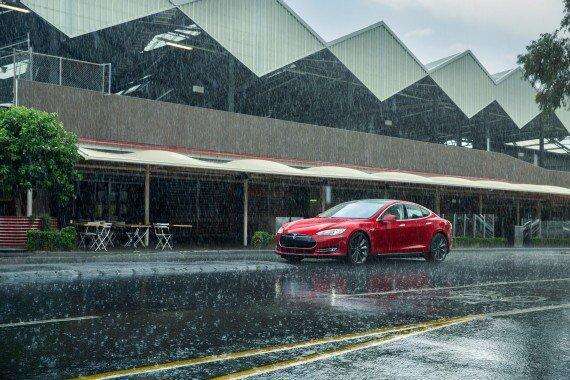 Mobil Tesla Kembali Diretas, Pelaku Malah Membuat Kendaraan Melesat Lebih Cepat