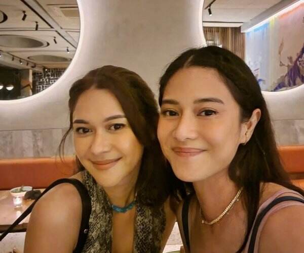 Dian Sastro Unggah Foto Bareng Nana Mirdad, Netizen: Cantik Banget