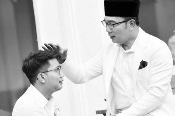 Ridwan Kamil dan Keluarga Naik Haji, Pamit ke Makam Eril
