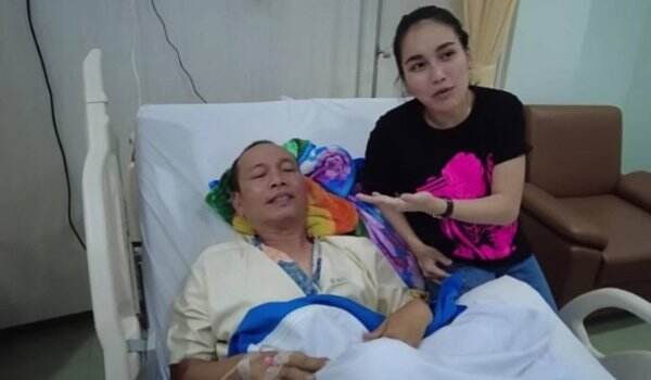 Ayu Ting Ting Ungkap Penyakit Ayah Rozak, Mohon Doanya