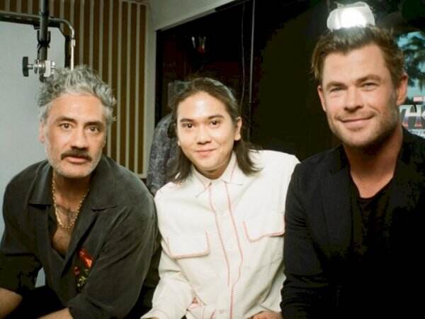 Cerita Iqbaal Ramadhan Foto Bareng Chris Hemsworth dan Taika Waititi, Pakai Kamera Unik