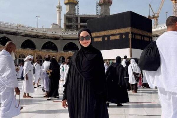 Sejumlah Artis Indonesia yang Naik Haji Tahun Ini, Nomor 3 Sempat Khawatir Gagal Berangkat