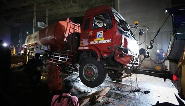 Sebabkan Kecelakaan Maut, Sopir Dan Kernet Truk Tangki Pertamina Jadi ...