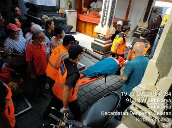Miris! Bocah Menangis Depan Toko di Denpasar, Tubuh Penuh Luka dan Kaki Patah