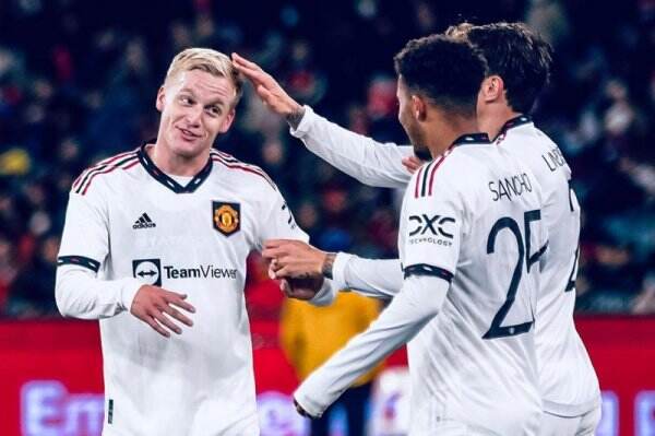 Donny Van de Beek Kesal, Banyak Suporter Ledek Harry Maguire di Laga Pramusim Lawan Crystal Palace