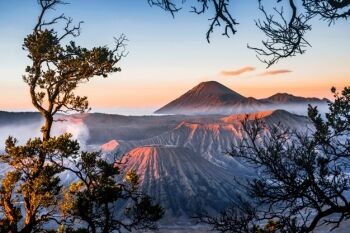 Embun Es Selimuti Gunung Bromo, Suhu Capai 2 Derajat Celsius