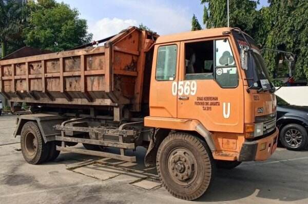 Truk Sampah Tabrak Pemotor di Jalur Busway Cililitan Tewaskan Satu Orang