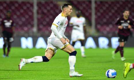 West Ham Naikkan Tawaran ke Napoli untuk Piotr Zielinski