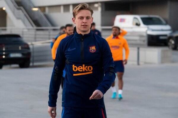 Barcelona Melunak, Frenkie De Jong Siap Dilepas ke Man United