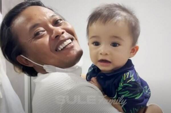 Hanya Bisa Sapa Anak Bungsu lewat Video Call, Sule Minta Maaf: tapi Doa Selalu Terpanjat Buat Adzam