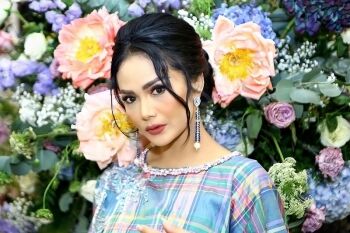 Aksi Krisdayanti Ladeni Fans Tuai Pujian, Ramai Dibandingkan dengan Jeje Slebew