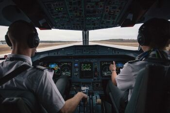 Pilot Ungkap Penyebab Sulitnya Mendaratkan Pesawat saat Malam Hari