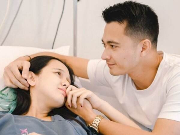 Eza Gionino Ceritakan Perjuangan Istri Melahirkan Anak Ketiga saat Positif COVID-19
