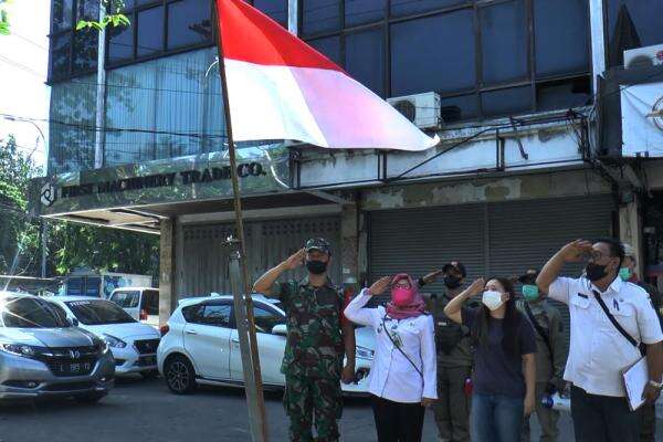 Lalai Pasang Bendera Merah Putih, Karyawan Perkantoran Dihukum Hormat dan Nyanyikan Lagu Kebangsaan